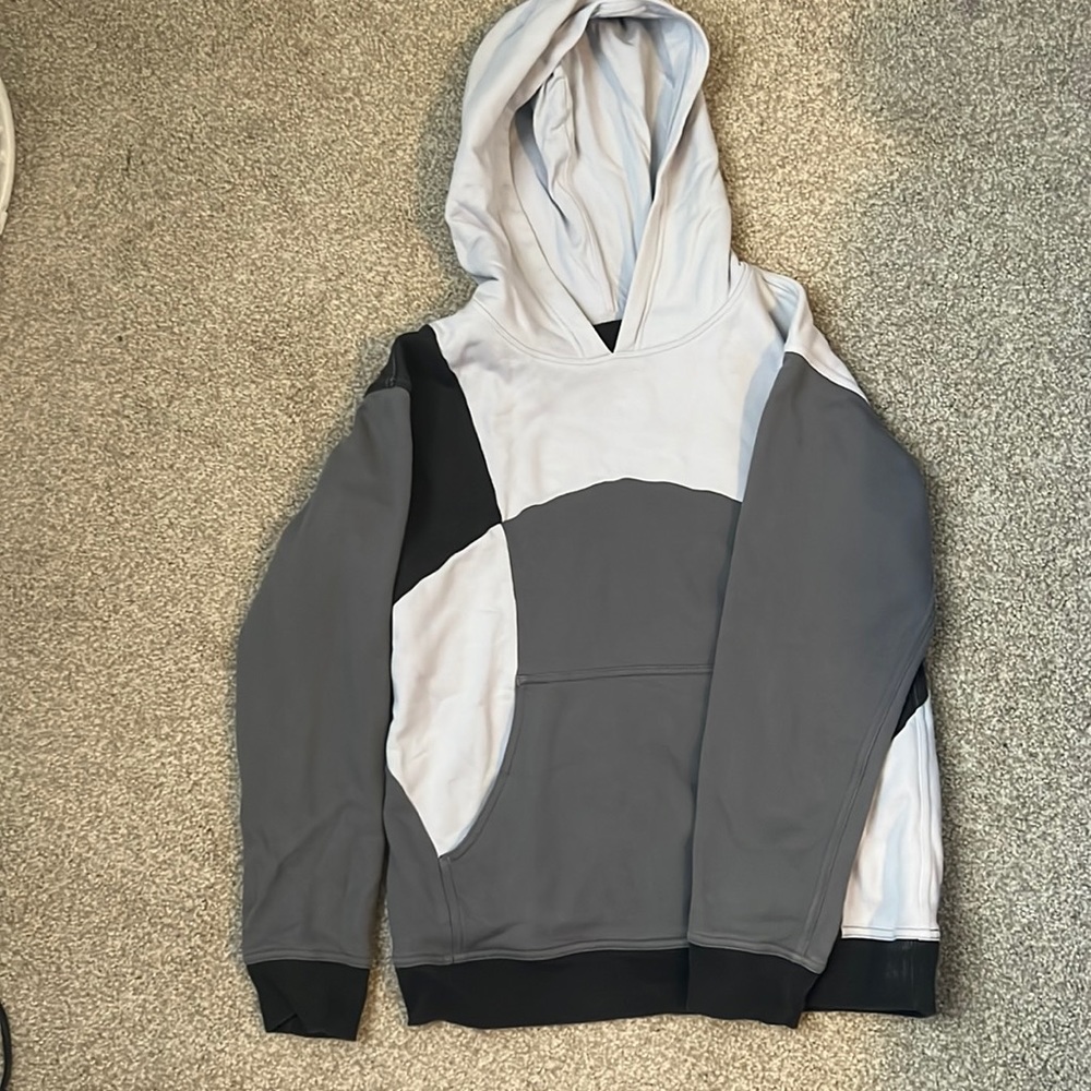 LULULEMON SIZE 2 sweatshirt!! grey and black💖 worn twice!!! good/new condition!